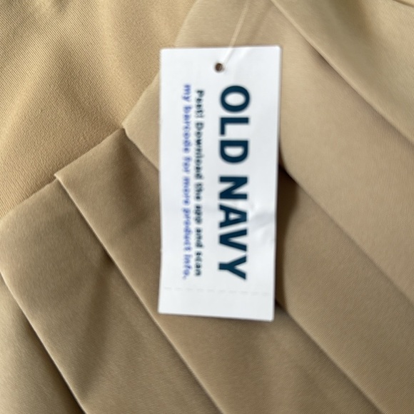 Old Navy High-Waisted Pleated
Performance Skort - Picture 14 of 14